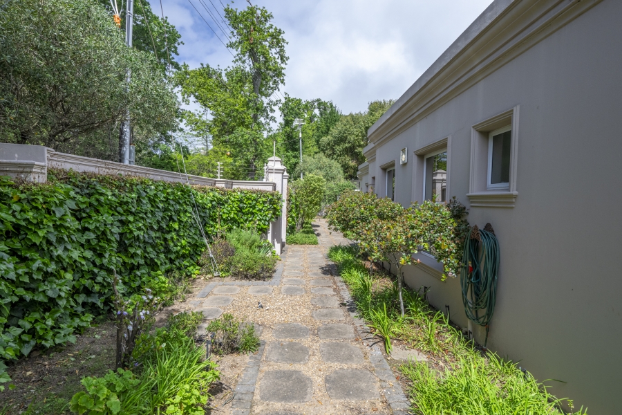 To Let 4 Bedroom Property for Rent in Kenilworth Upper Western Cape